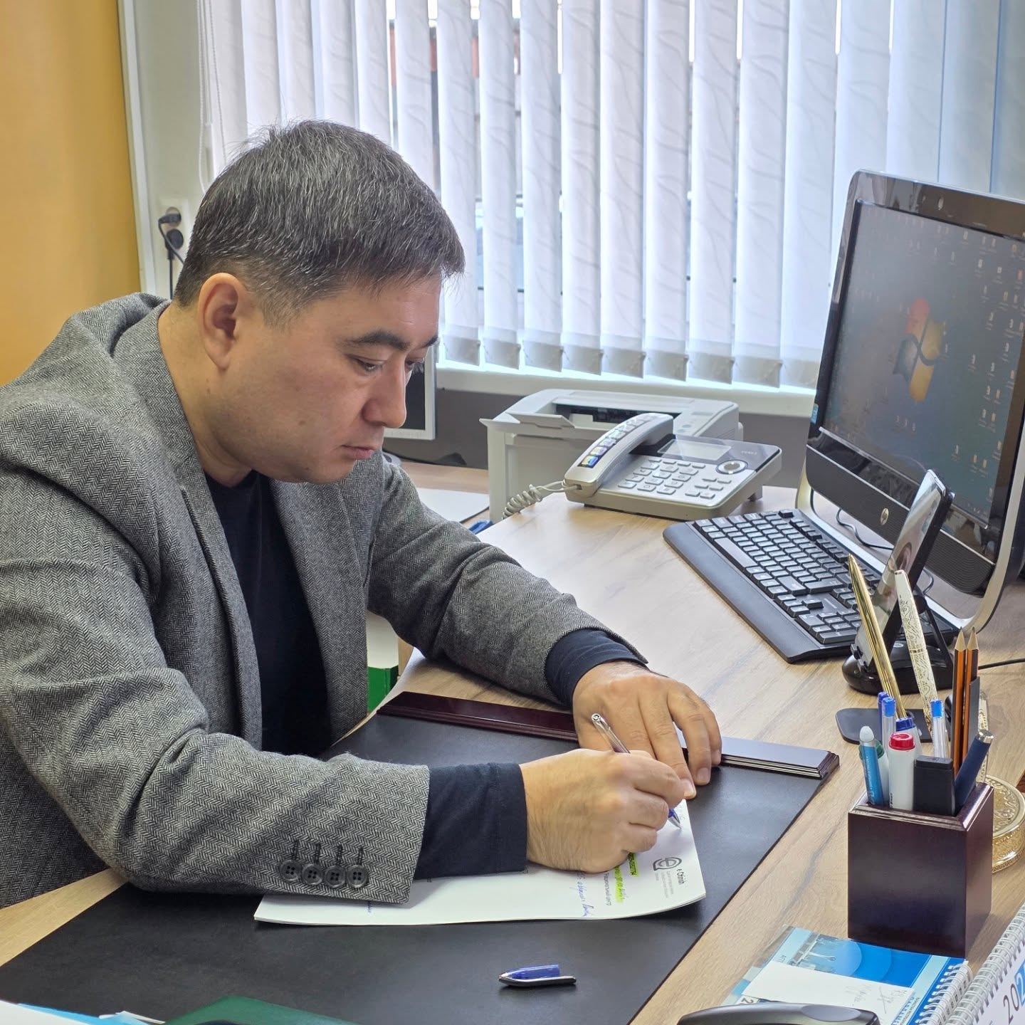 Провел личный прием граждан в режиме видеосвязи.