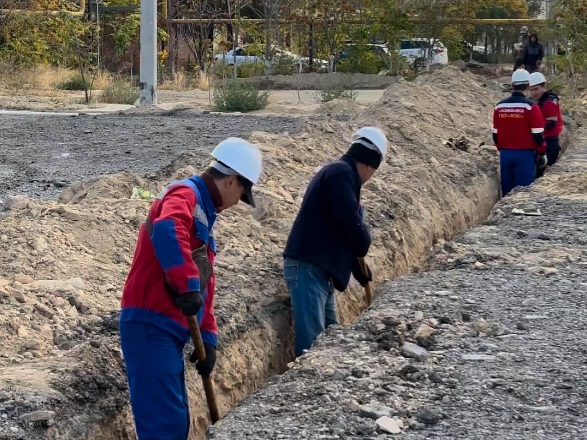 В Актау продолжаются работы по обновлению электрических сетей