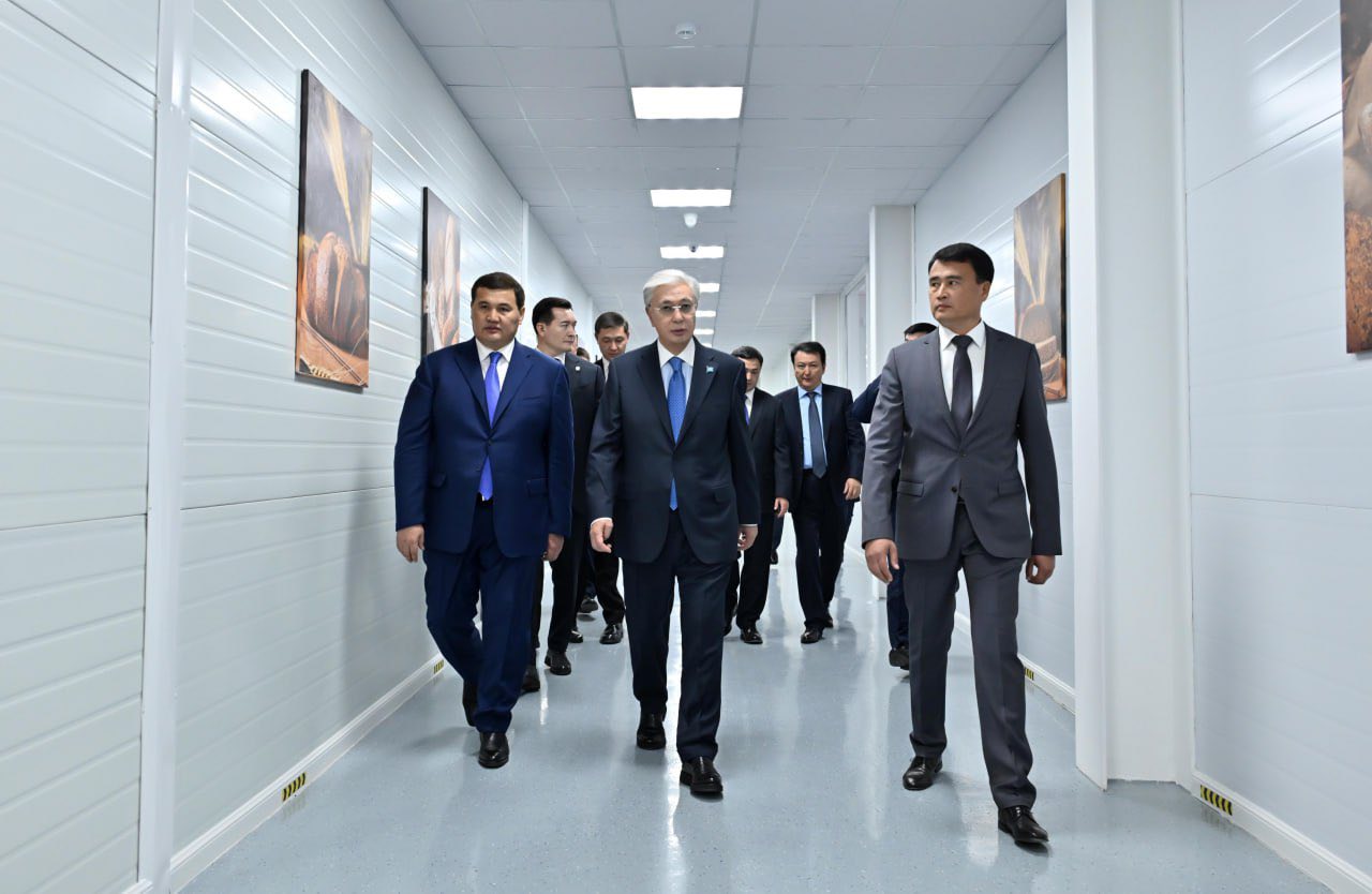 Глава государства посетил цех «Қызылорда-нан»