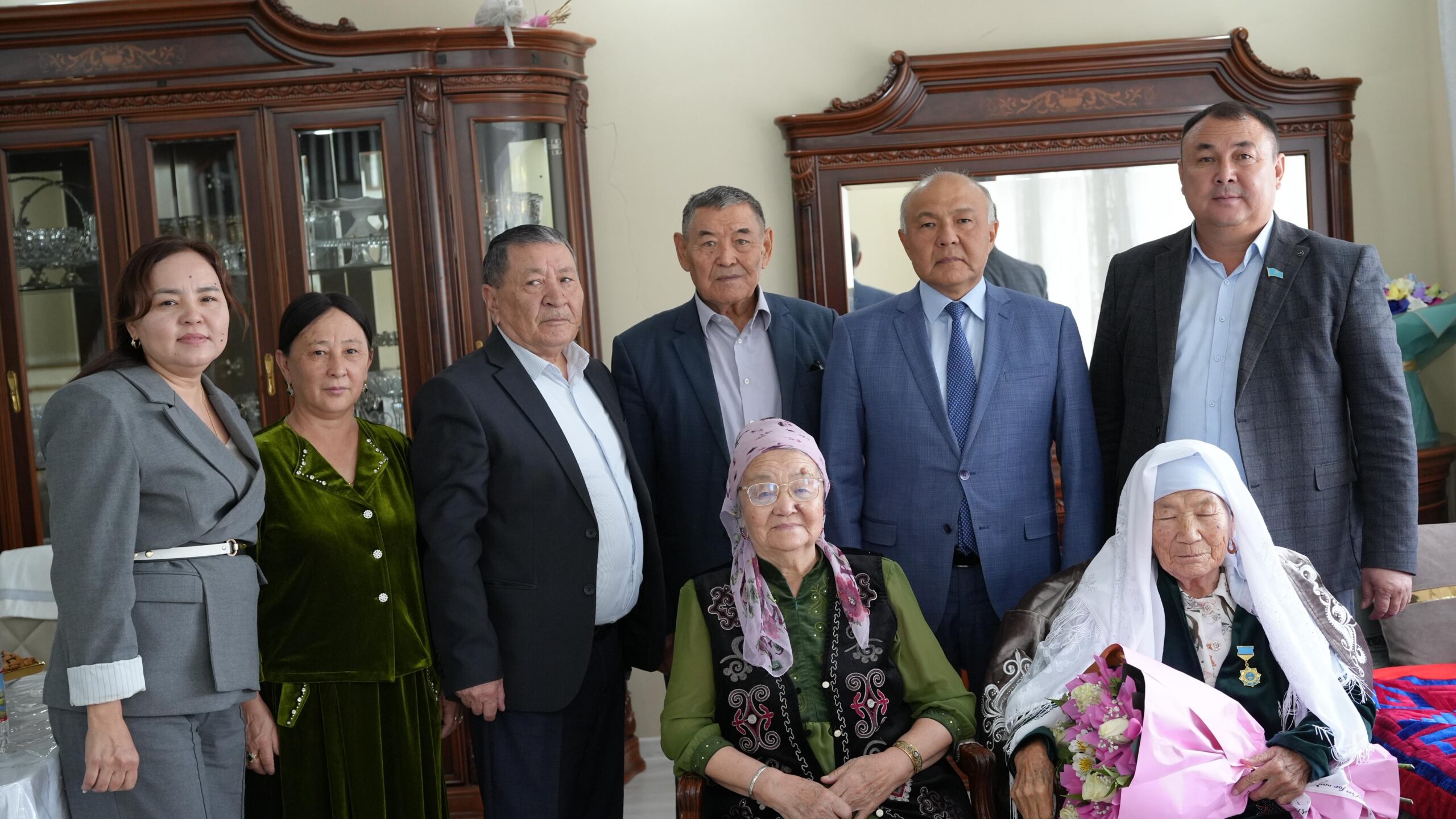 УВАЖЕНИЕ К СТАРШИМ – ПРИМЕР ДЛЯ ПОКОЛЕНИЙ