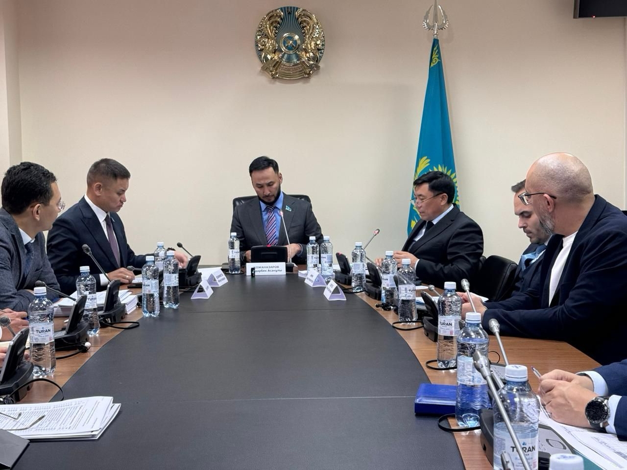 Открытый диалог с бизнесом: МНЭ обсудило применение специальных налоговых режимов с партией «Respublica» и бизнес-сообществом