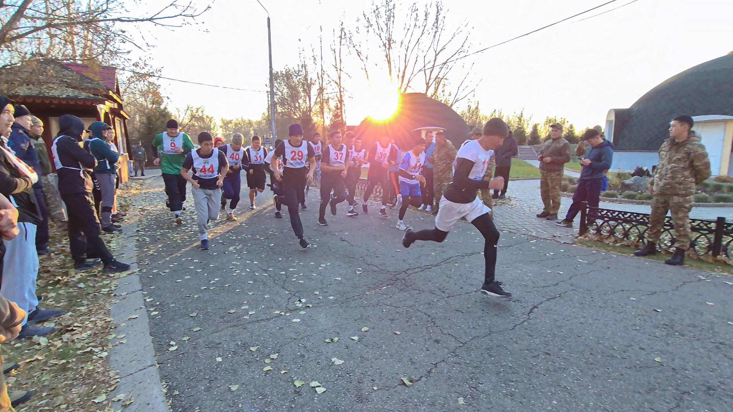 Массовый забег ко Дню Республики прошел среди  спасателей