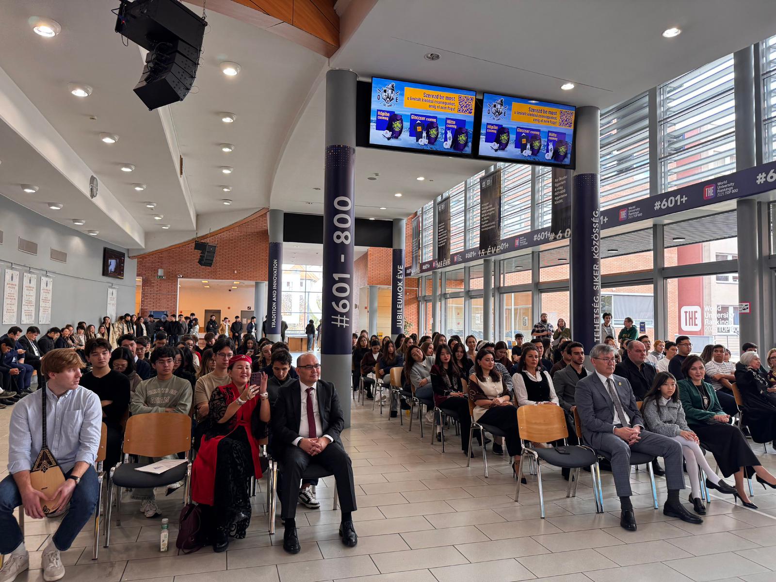 Казахстанцы в Венгрии отметили День Республики Казахстан