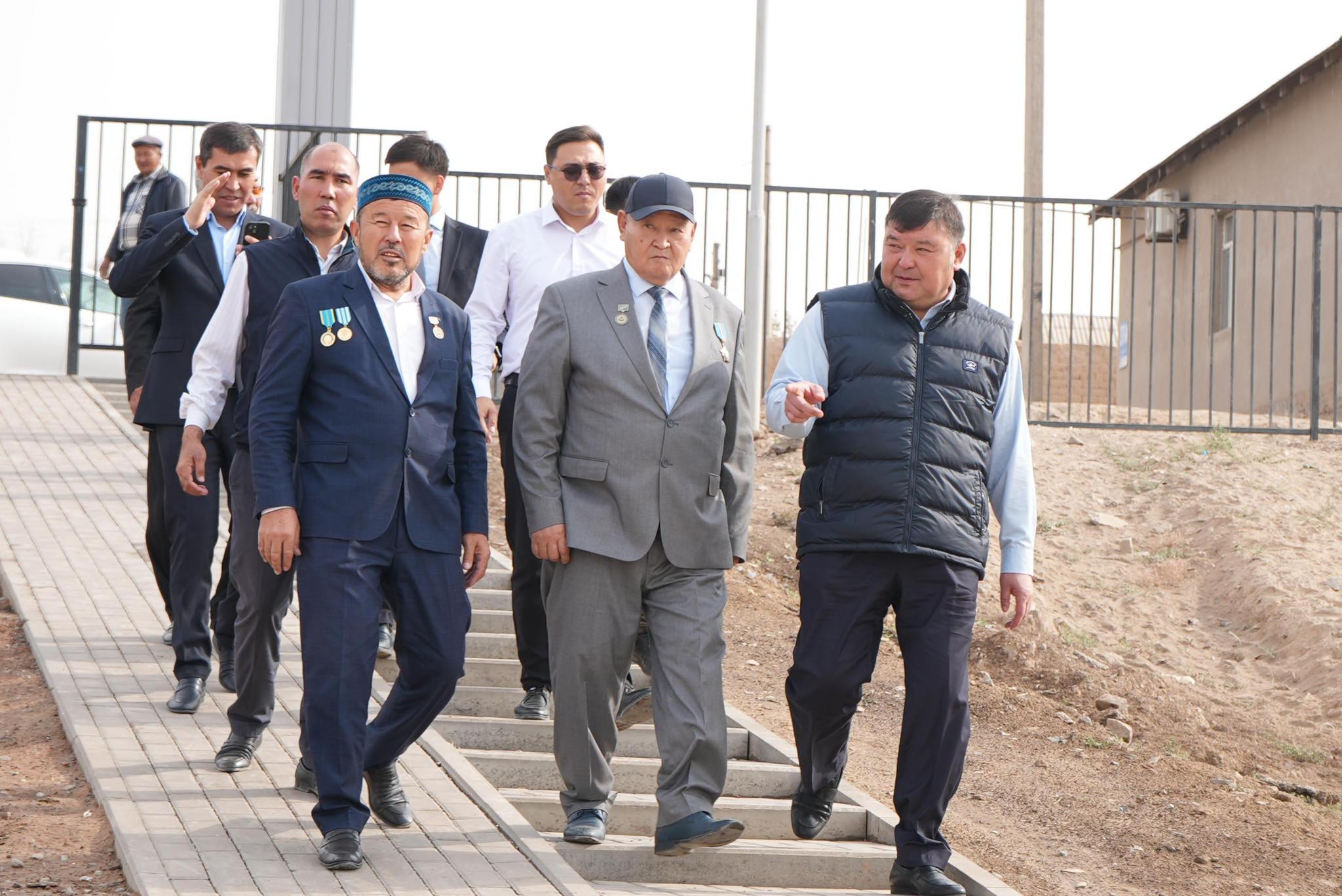 ШАРДАРАДА «ТАЗА ҚАЗАҚСТАН» ЭКОЛОГИЯЛЫҚ АКЦИЯСЫ АЯСЫНДА КҮЗГІ АҒАШ КӨШЕТТЕРІ ОТЫРҒЫЗЫЛДЫ