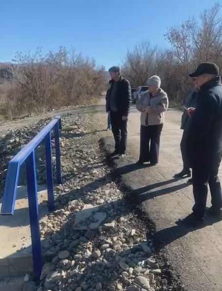 Депутаты маслихата района Алтай, представители Общественного совета и аким города Алтай С.В. Охременко посетили ещё один важный объект – водопропускное сооружение на автомобильной дороге в посёлке Грехово.