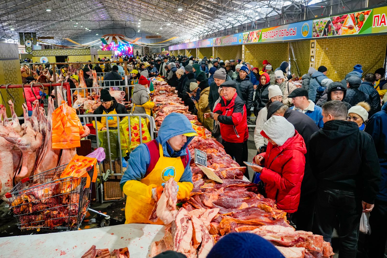 ДОСТУПНЫЕ ЦЕНЫ И САМЫЕ СВЕЖИЕ ПРОДУКТЫ: В АСТАНЕ ПРОШЛА ЯРМАРКА АГРАРИЕВ ПАВЛОДАРСКОЙ И СЕВЕРО-КАЗАХСТАНСКОЙ ОБЛАСТЕЙ