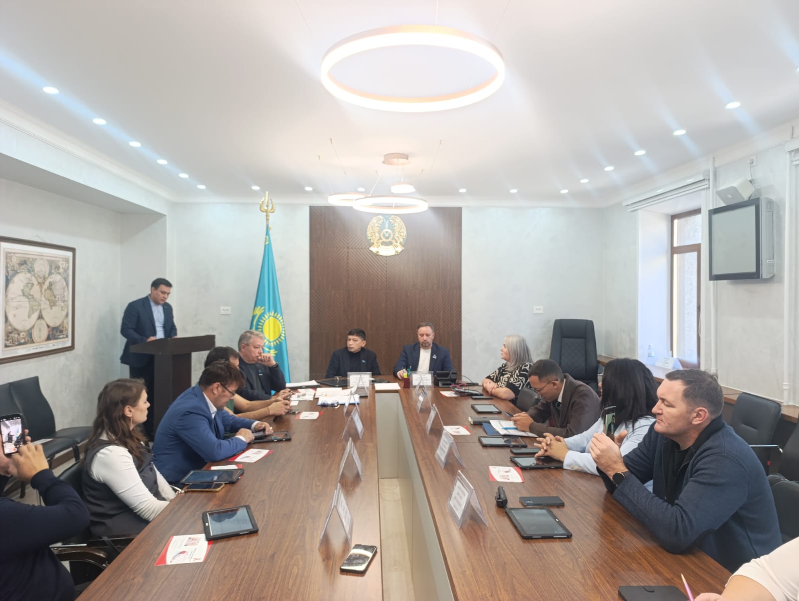 В Усть-Каменогорском городском маслихате состоялось совместное заседание постоянных комиссий городского маслихата по рассмотрению порядка субсидирования перевозчиков в городе Усть Каменогорске.