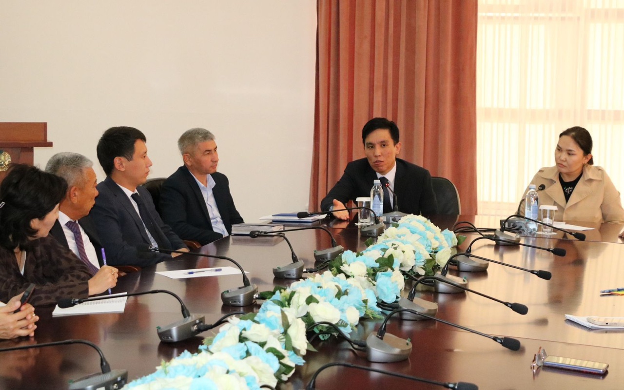 Сотрудникам сферы культуры и архивов разъяснены правила государственных закупок