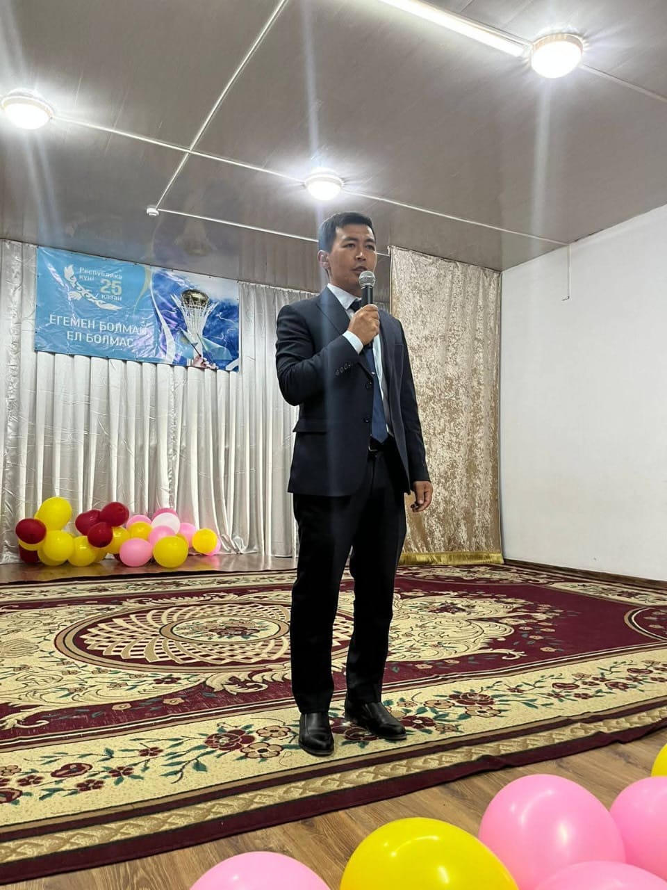 ОТМЕЧАЕТСЯ ДЕНЬ РЕСПУБЛИКИ