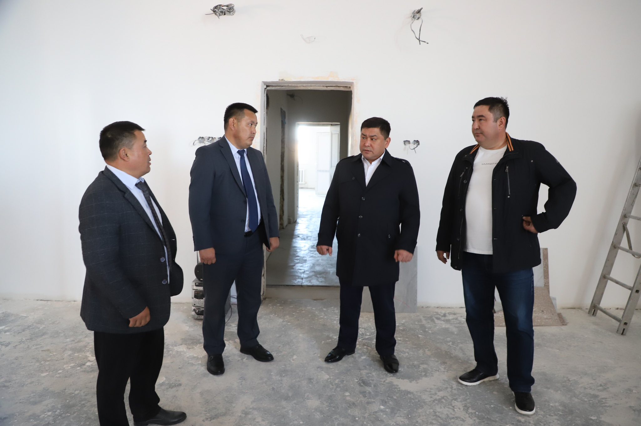 Аким района проконтролировал ход строительства социальных объектов