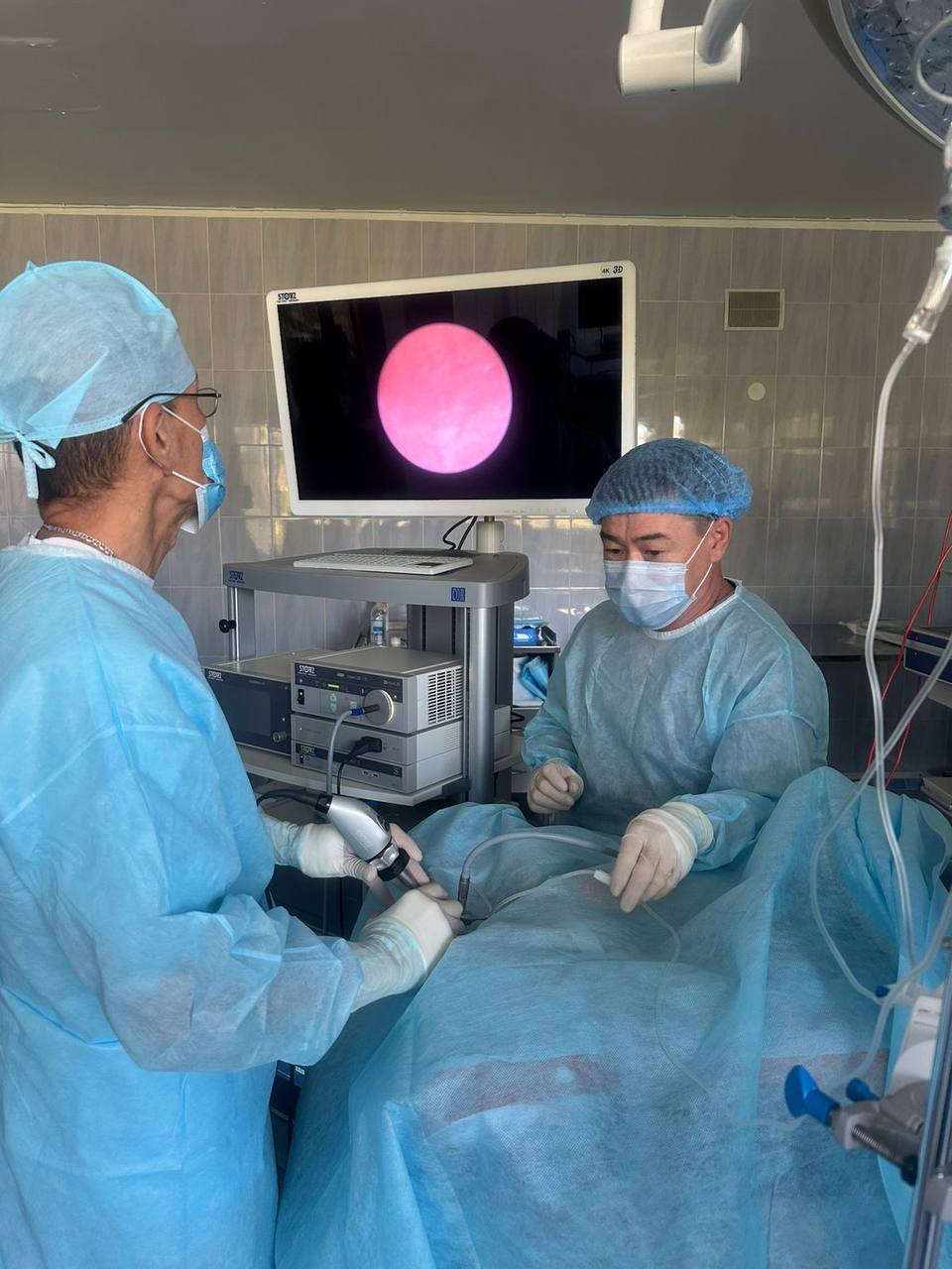 В КАЗАХСТАНЕ ВПЕРВЫЕ ПРОВЕДЕНО ЛЕЧЕНИЕ ДЕТЕЙ МЕТОДОМ ЛАЗЕРНОЙ ЛИТОТРИПСИИ
