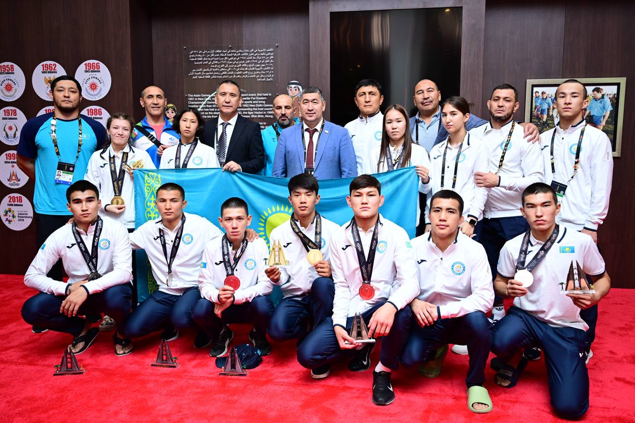 Председатель Комитета по делам спорта отметил достижения юных призеров Азиатских игр – победителей по ММА