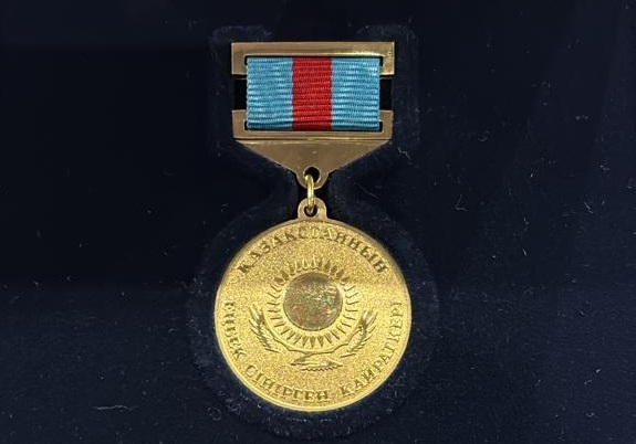 Президент Республики Казахстан наградил Ивана Сауэра почетным званием «Қазақстанның еңбек сіңірген қайраткері»