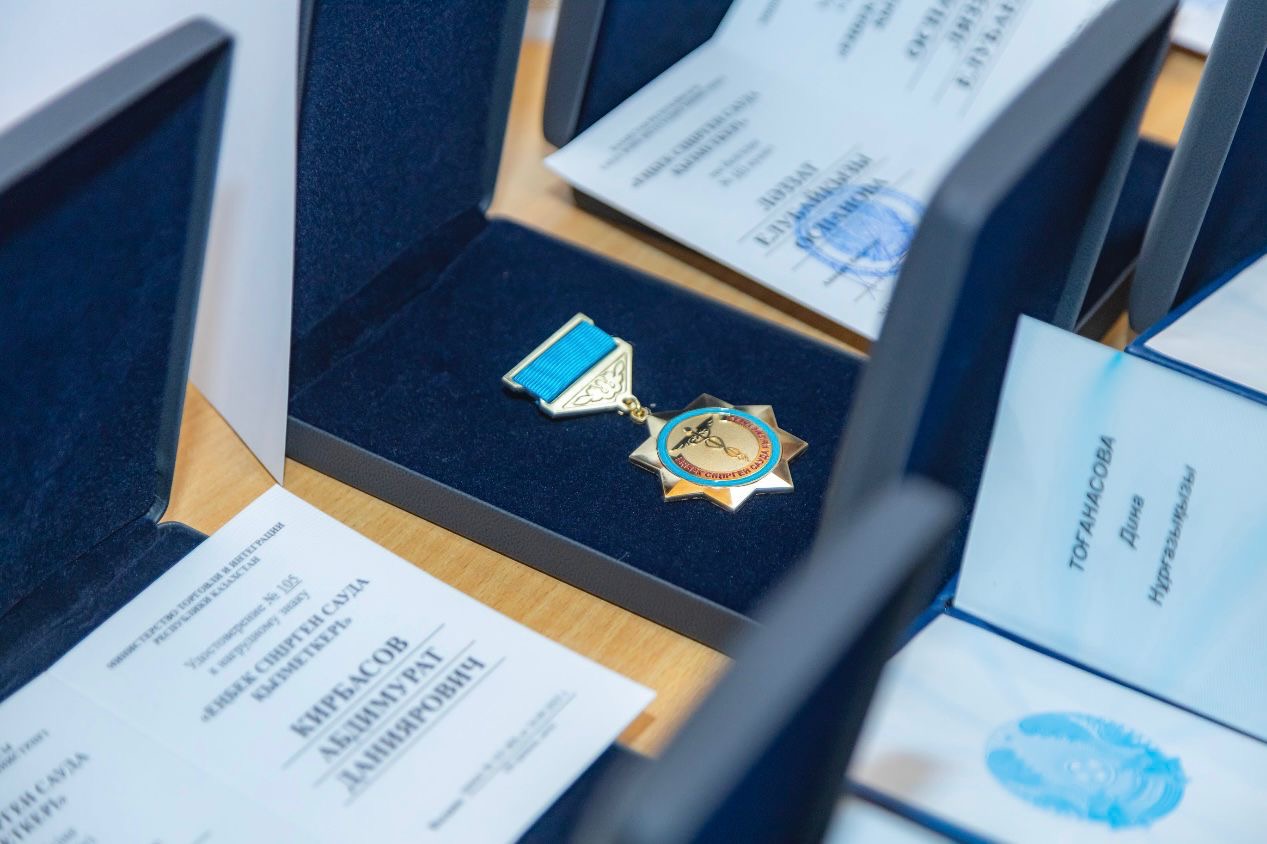 72 сотрудника торговой сферы награждены государственными и ведомственными наградами