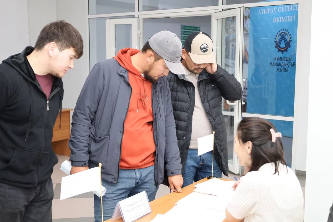 В Атырау прошла ярмарка вакансий для молодежи