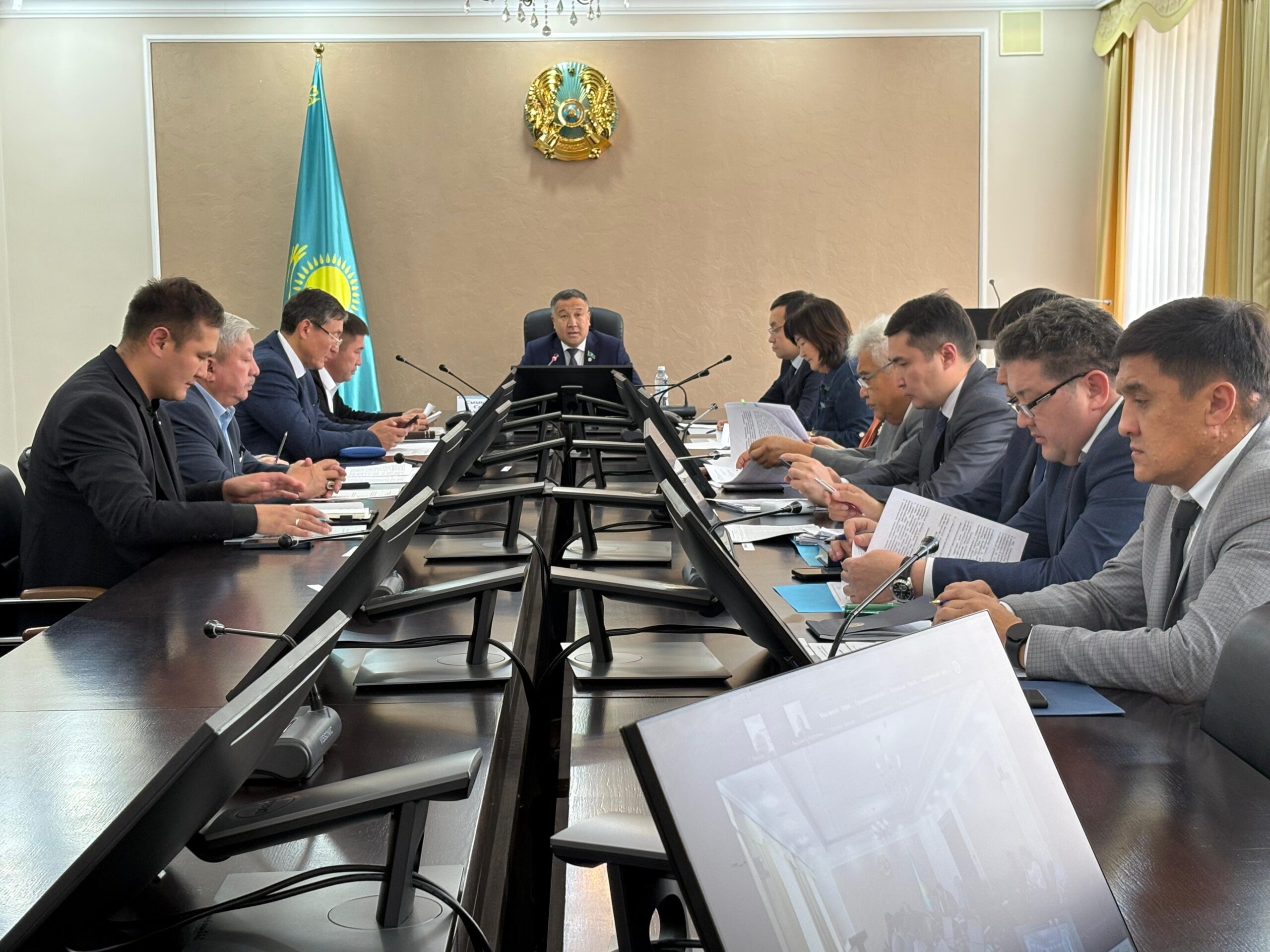 В Акмолинской области обсуждены меры по поддержке пожилых людей и лиц с инвалидностью