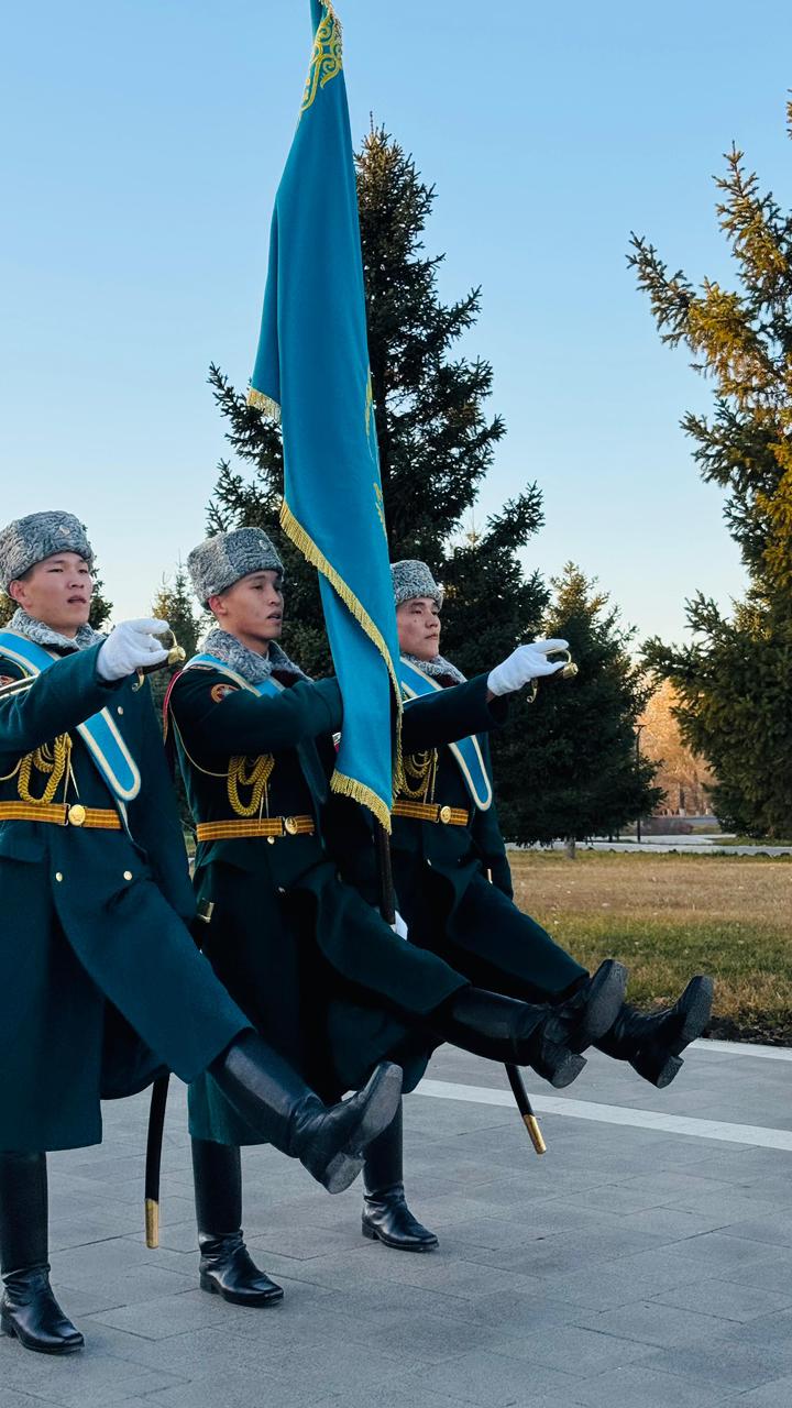 Рота почётного караула Национальной гвардии МВД РК отметила День Республики в особом формате