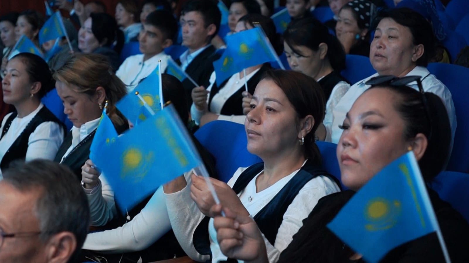 В КЕЛЕСЕ СОСТОЯЛОСЬ ТОРЖЕСТВЕННОЕ СОБРАНИЕ, ПОСВЯЩЕННОЕ ДНЮ РЕСПУБЛИКИ