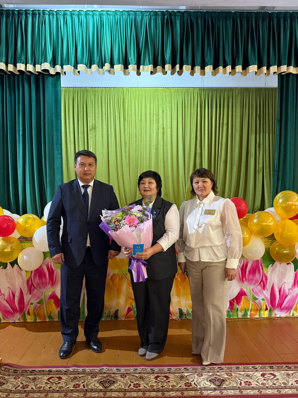 Обладательница нагрудного знака «Ыбырай Алтынсарин»