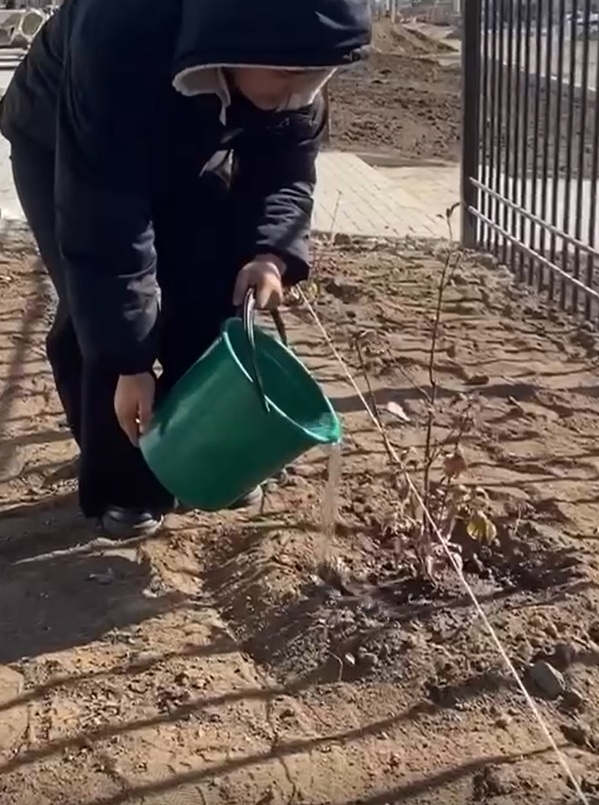 УЧИТЕЛЯ ШКОЛЫ ПРИНЯЛИ УЧАСТИЕ В ЭКОЛОГИЧЕСКОЙ АКЦИИ «ЧИСТЫЙ КАЗАХСТАН»