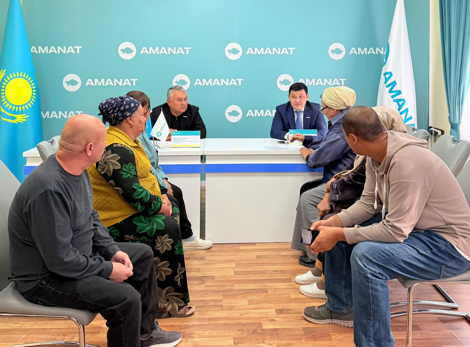 Сегодня в Шымкентском городском филиале партии» AMANAT ” проведен прием жителей  района Тұран по личным вопросам.