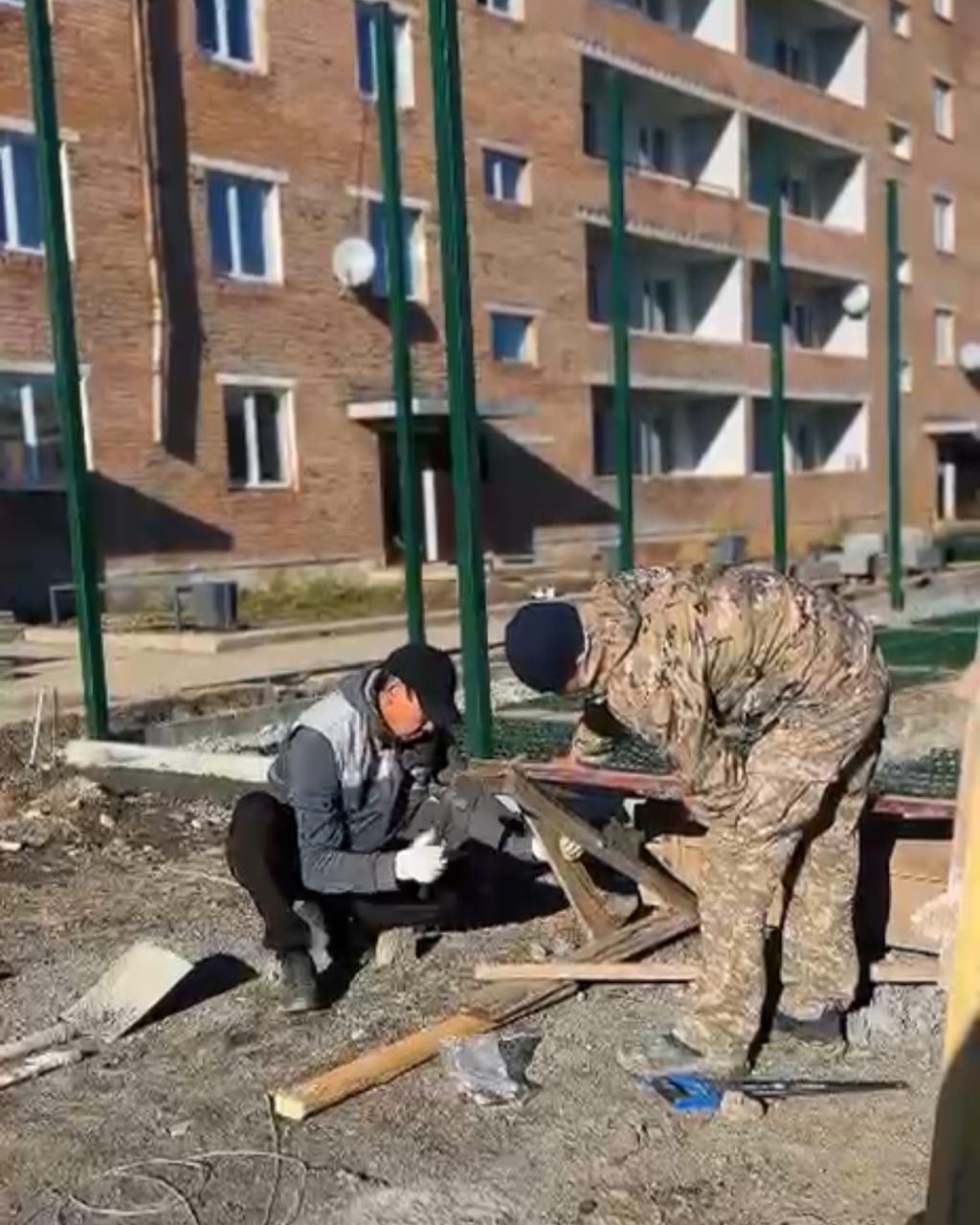 В районе Самар строится новая детская площадка