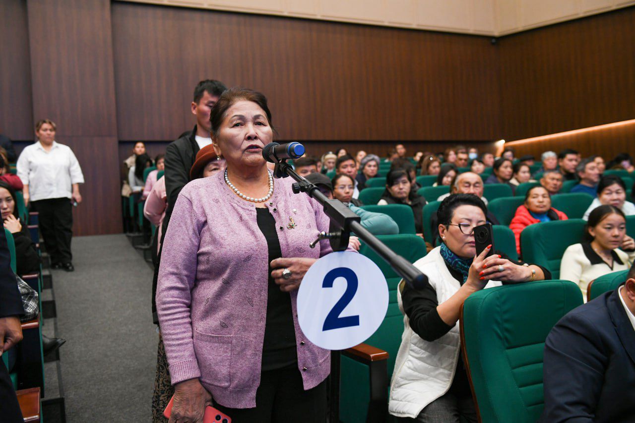 Жители Илийского района задали акиму области более 40 вопросов