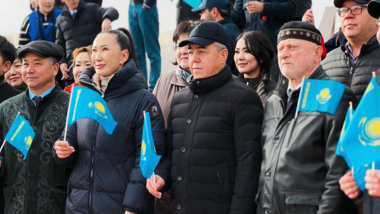 Аким ЗКО Нариман Турегалиев принял участие в церемонии поднятия Государственного флага