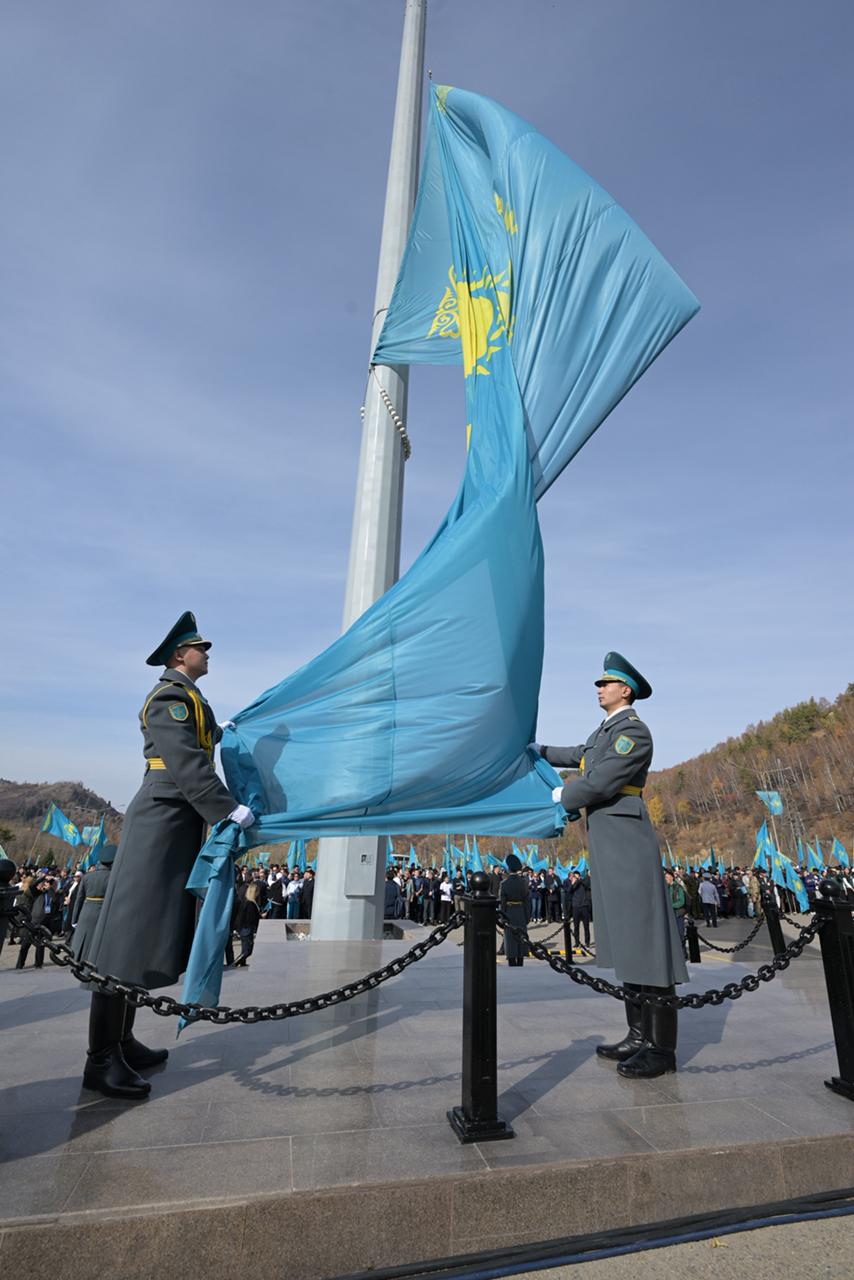 Деятели искусства, науки и образования поздравили казахстанцев с Днём Республики