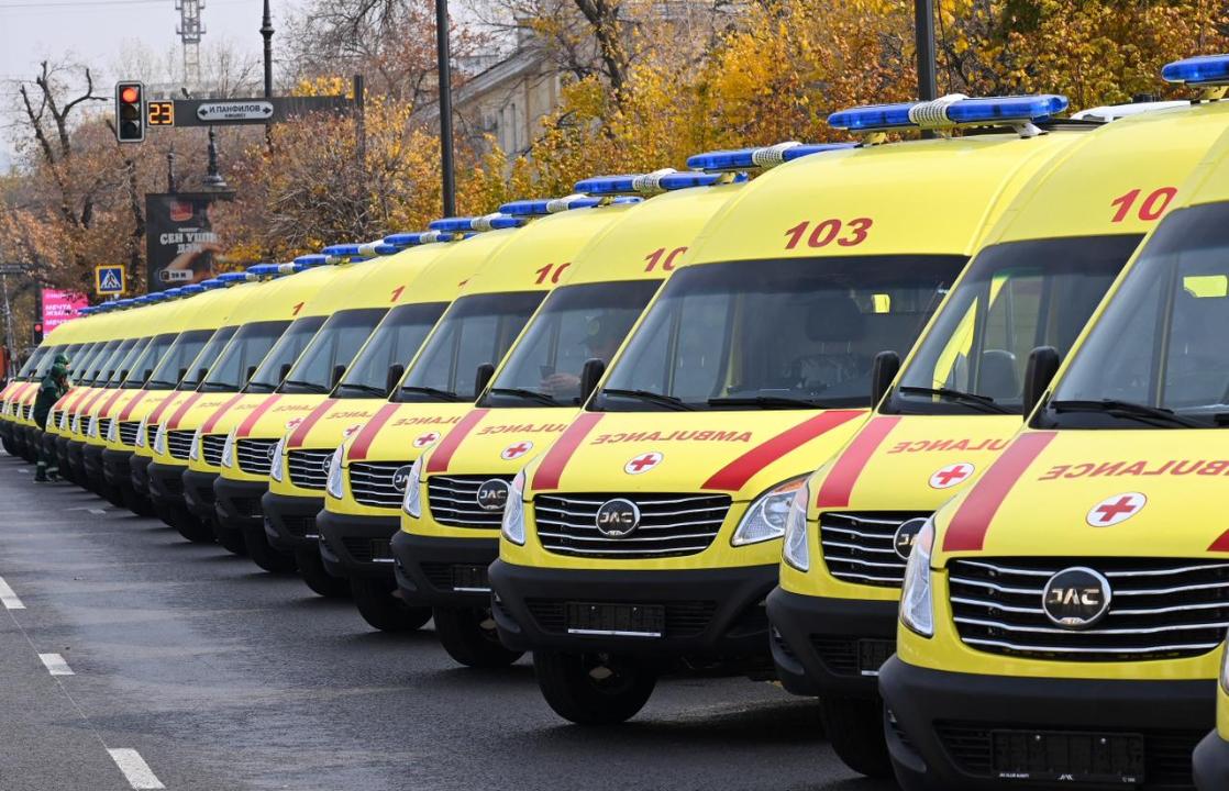 В Алматы вручены ключи от новых автомобилей скорой медицинской помощи