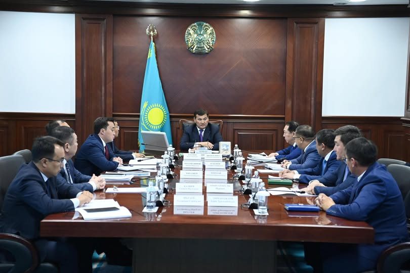 Рассмотрены вопросы развития информационной и телекоммуникационной инфраструктуры