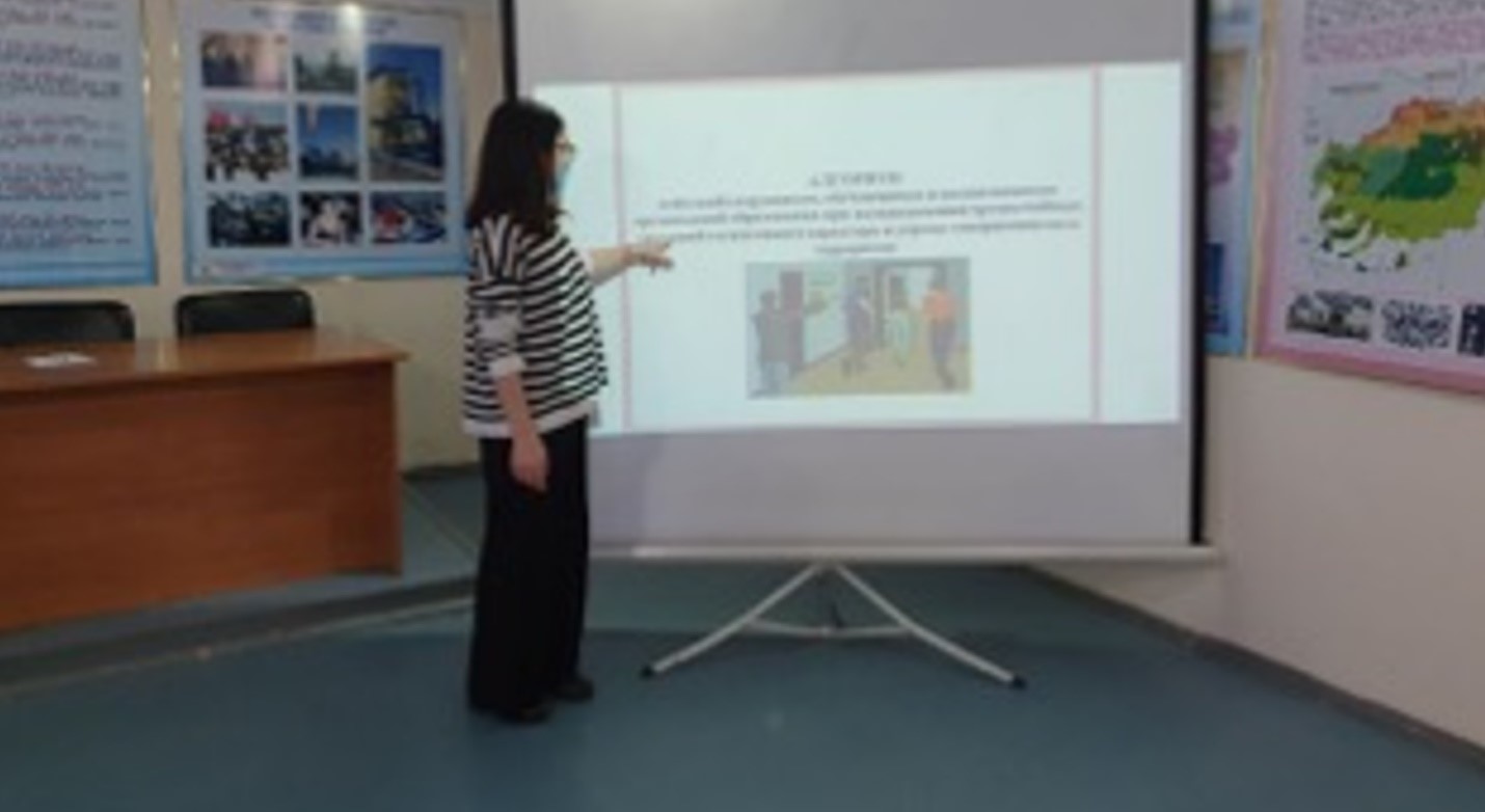 Колледж қызметкерлері үшін радикалды экстремизм мен терроризм және өрт жағдайында әрекет ету бойынша кеңес өткізілді