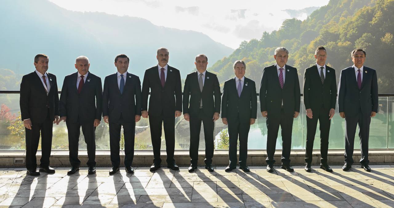 В завершение мероприятия министры приняли ряд документов, направленных на развитие и расширение работы тюркских организаций