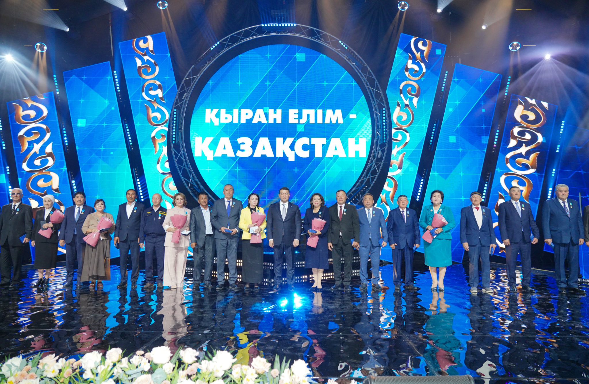 ТҮРКІСТАНДА РЕСПУБЛИКА КҮНІНЕ АРНАЛҒАН «ҚЫРАН ЕЛІМ –ҚАЗАҚСТАНЫМ» САЛТАНАТТЫ ІС-ШАРАСЫ ӨТТІ