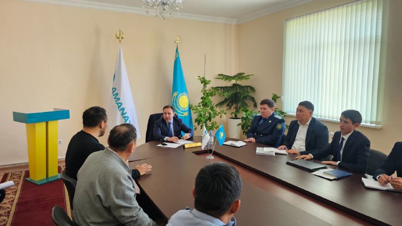 Прокуратурой Целиноградского района совместно с местными исполнительными органами проведен прием граждан в филиале партии «AMANAT»