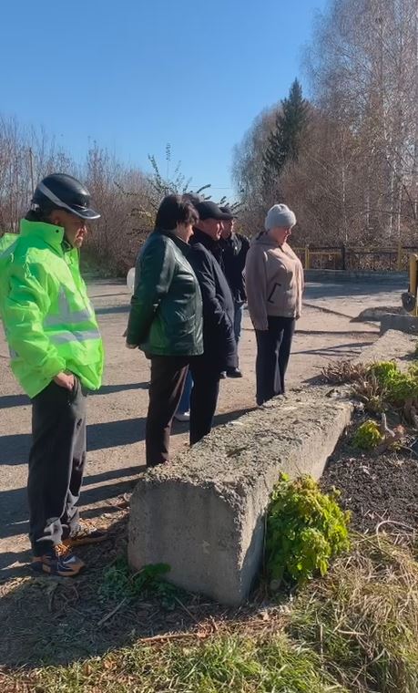 Депутаты маслихата района Алтай совместно с членами Общественного совета, акимом города Алтай и руководителем ГУ «Отдел жилищно-коммунального хозяйства, пассажирского транспорта и автомобильных дорог» провели выездной мониторинг хода текущего ремонта автомобильного моста по улице Гастелло.