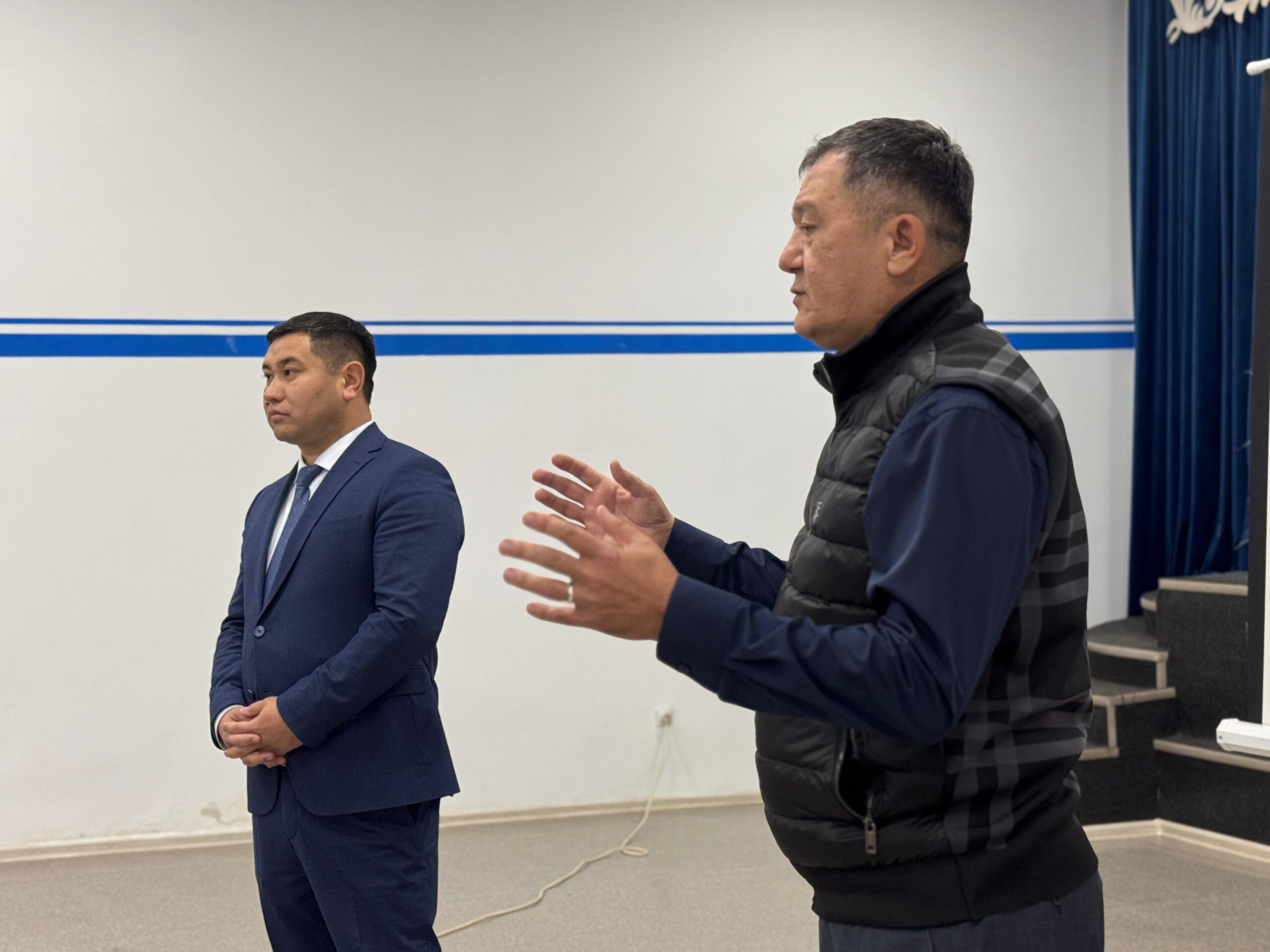 Аким Алгинского района встретился с жителями  Тамдинского сельского округа