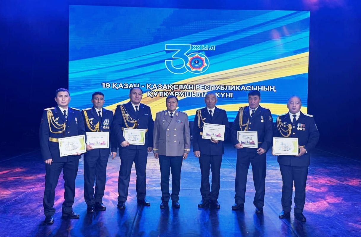 Столичным спасателям вручили сертификаты от квартир