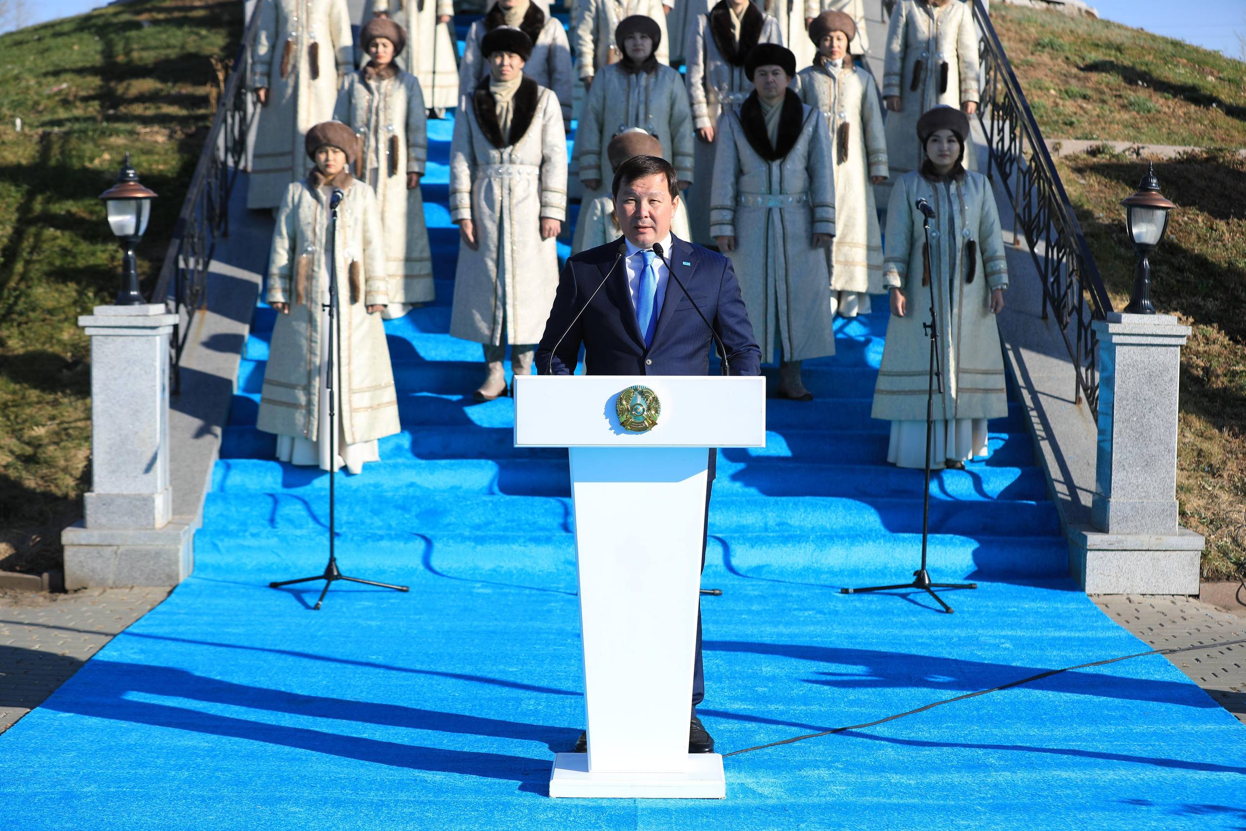 В Актобе в День Республики состоялась церемония поднятия Государственного флага
