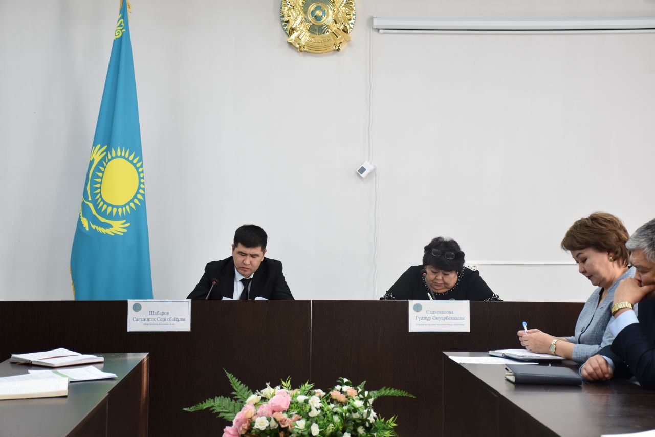 В ходе аппаратного совещания был рассмотрен ряд важных вопросов. Повестка дня включала кадровые изменения и актуальные темы в отраслевых направлениях.