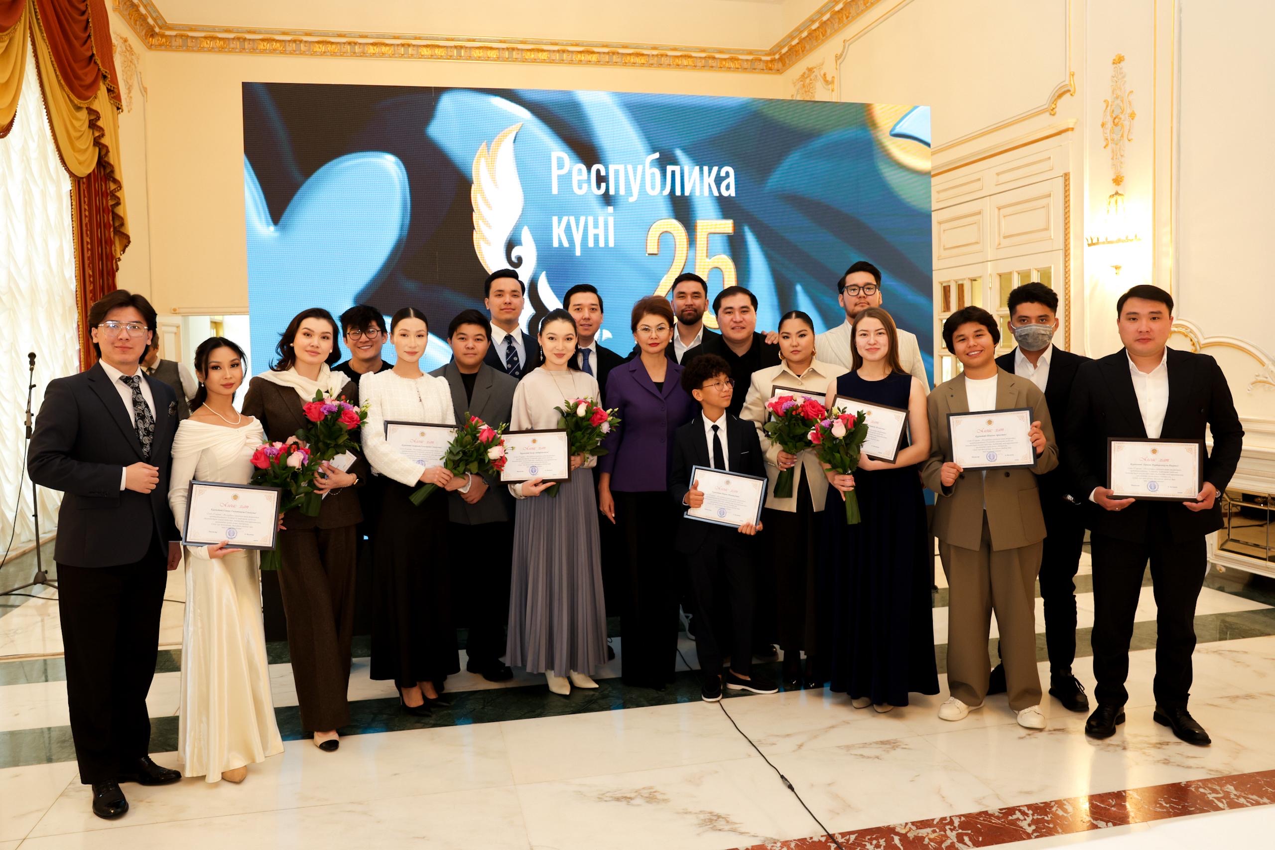 Аида Балаева наградила 18 талантливых победителей и лауреатов