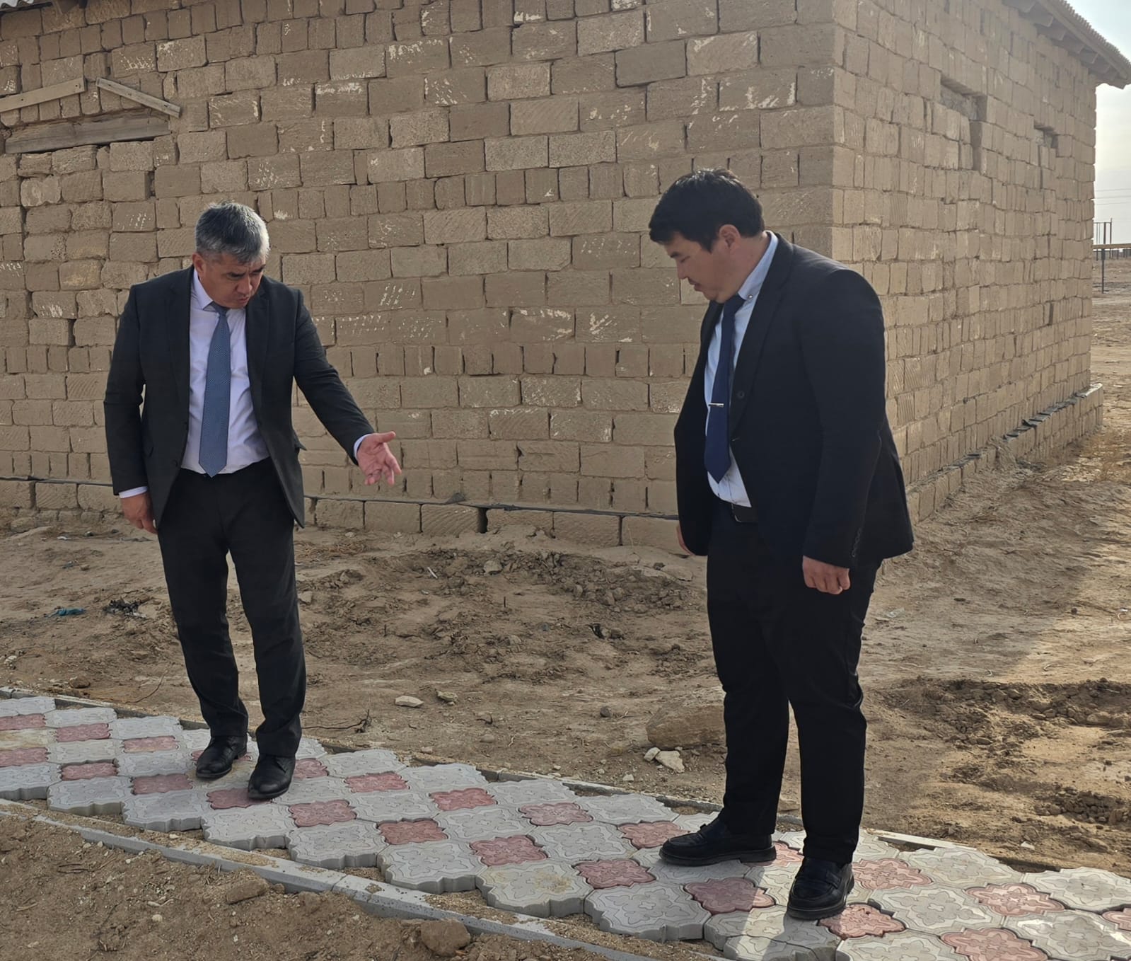 Аким района ознакомился с ходом благоустройства