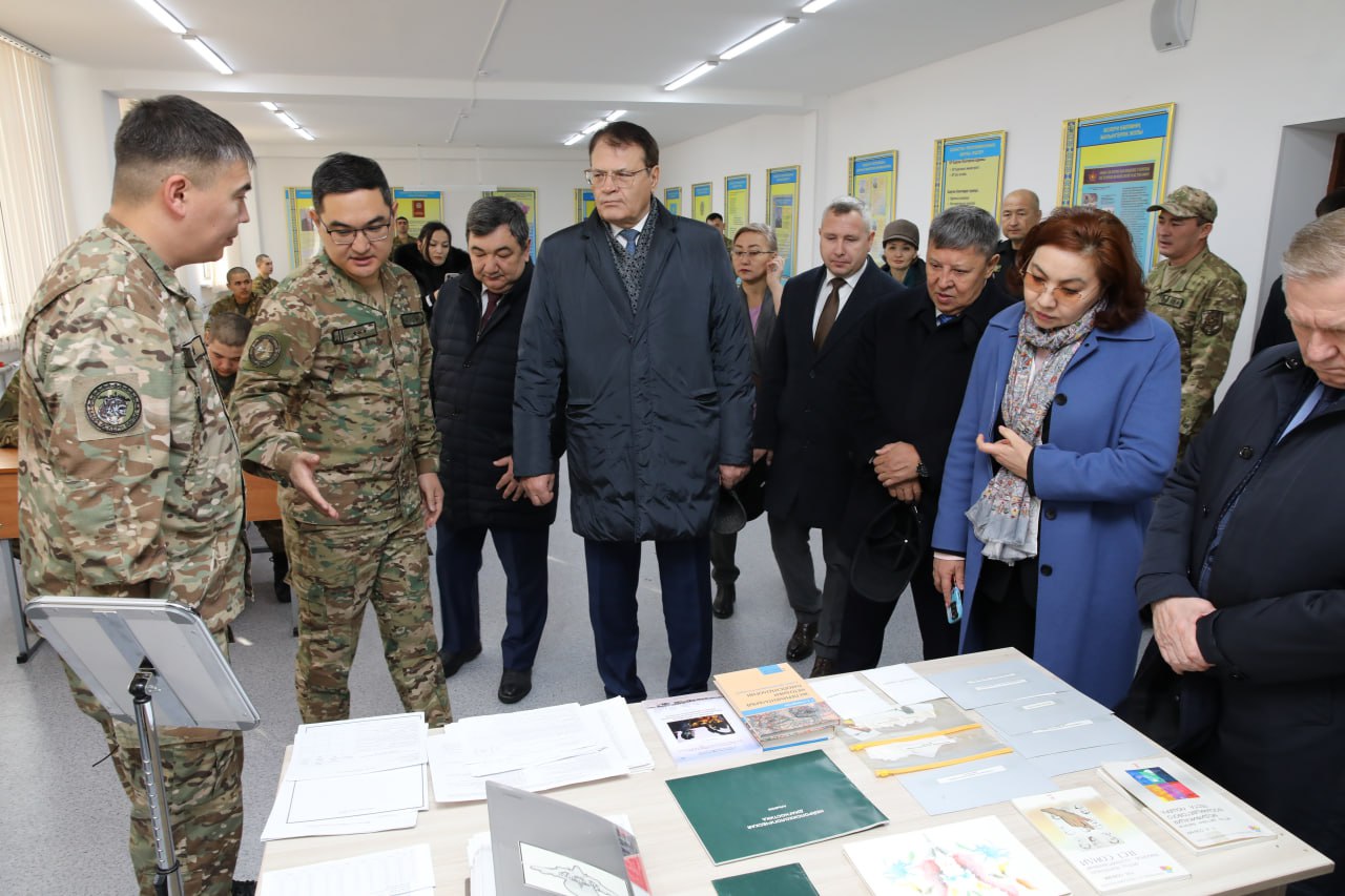 Депутаты изучили практическую реализацию законодательных норм в сфере воинской службы