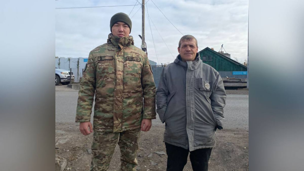 В Караганде гвардейцы спасли утопавшего человека