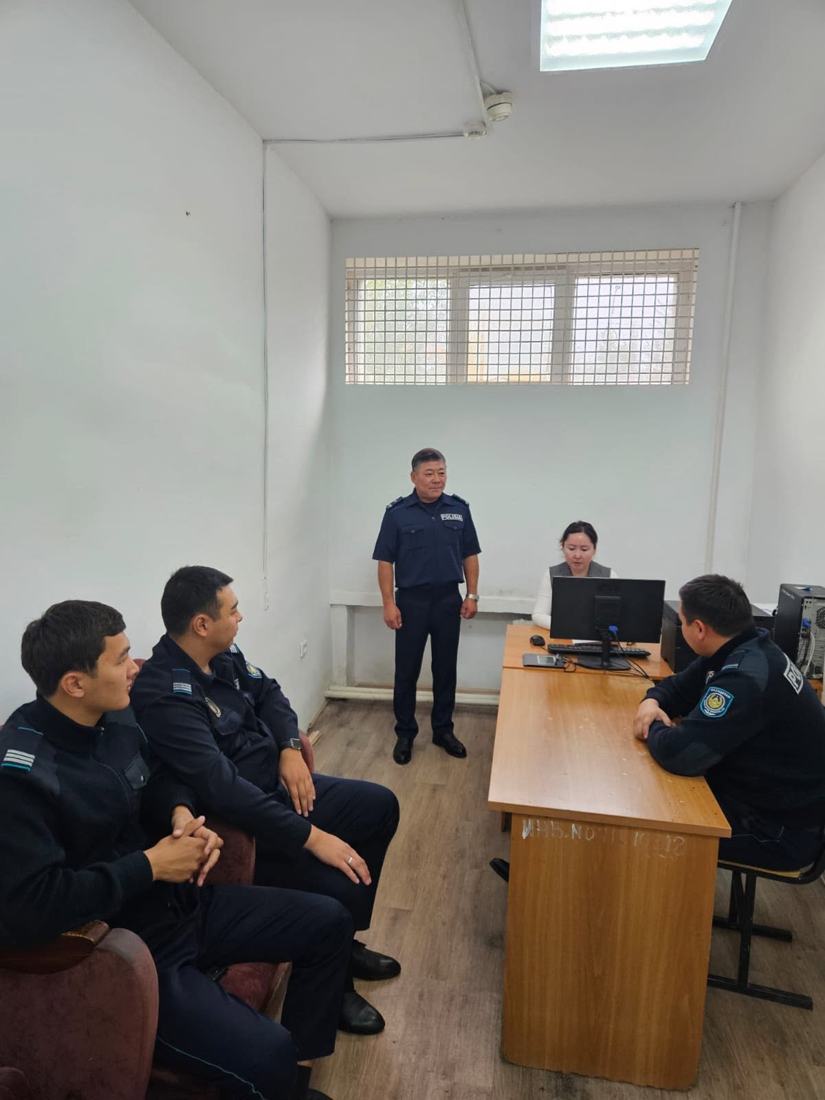 В ИЗОЛЯТОРЕ ВРЕМЕННОГО СОДЕРЖАНИЯ…