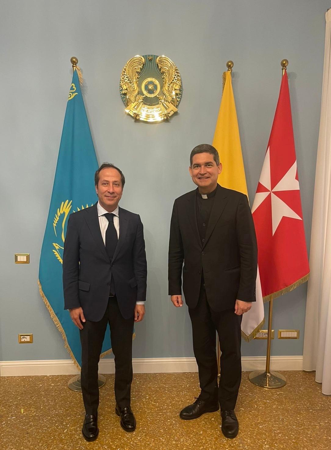 Обсуждены перспективные форматы  сотрудничества со Святым Престолом