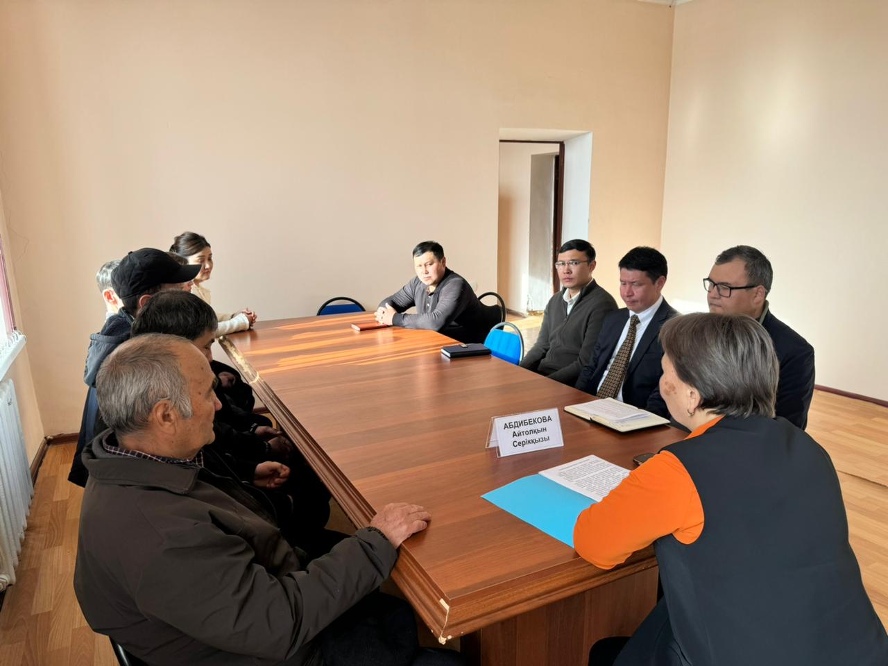 18 февраля 2026 года в Аккольском сельском округе Таласского района состоялась встреча с коллективом отдела сельского хозяйства.