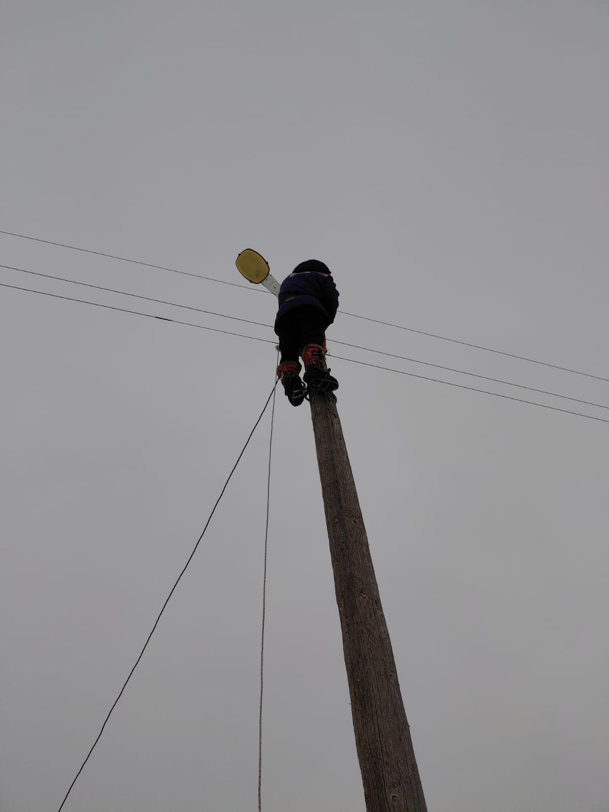 В селе Жайсан были проведены работы по замене старых фонарей уличного освещения