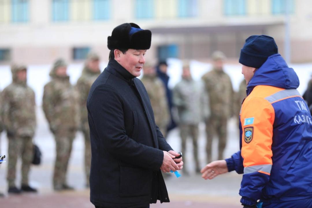 В Актобе службе по чрезвычайным ситуациям вручили ключи от новой техники