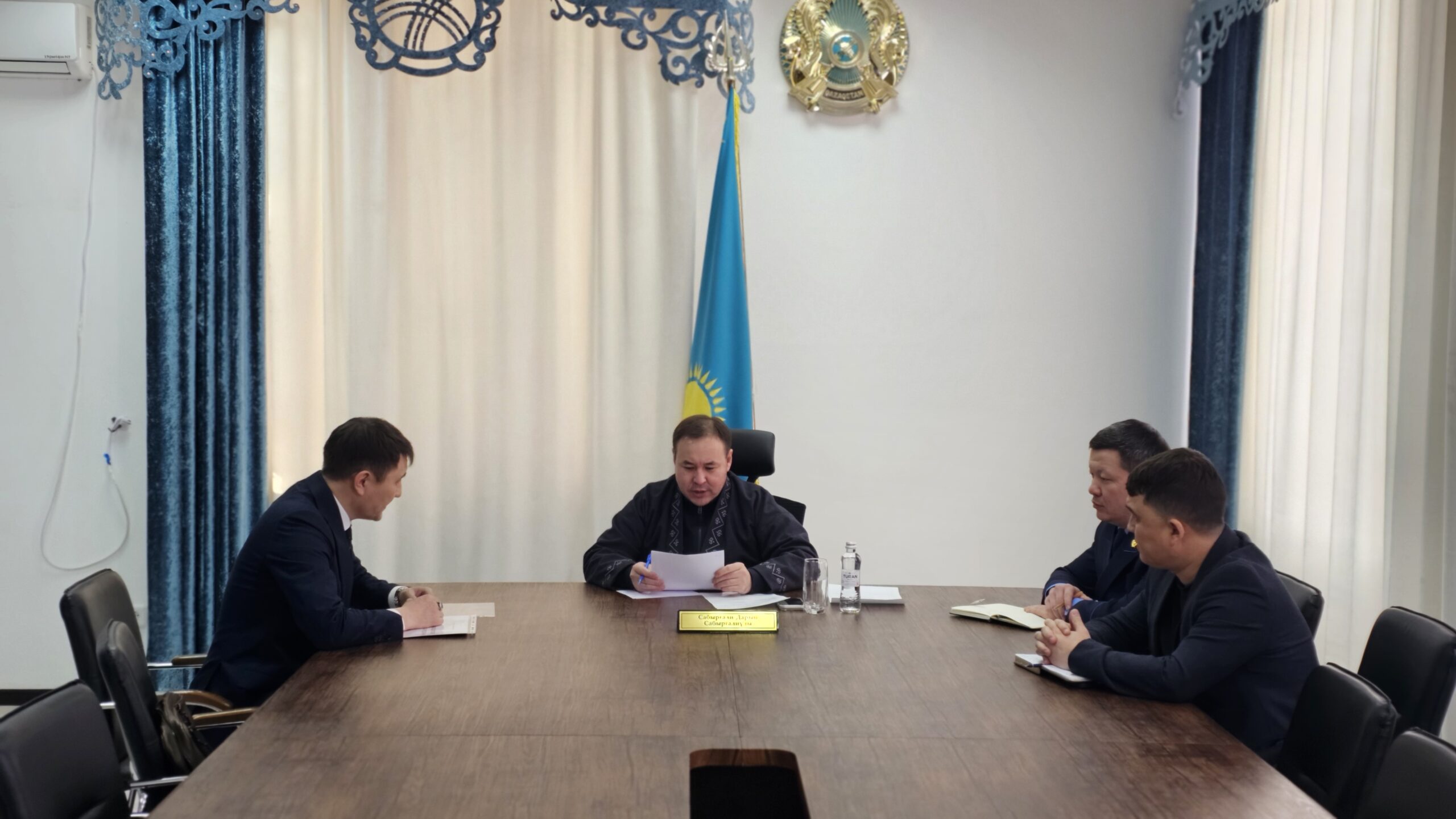 Аким района провел приём граждан по личным вопросам